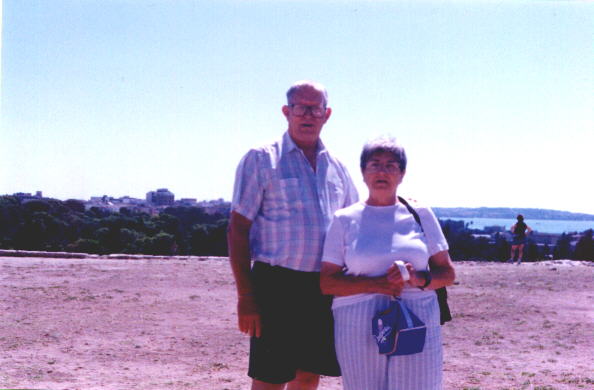 dadmom.jpg (32343 bytes)